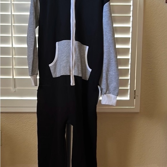 Unisex hooded onsie!!  Black and gray, front and side pockets.  Size XXL - Picture 3 of 6